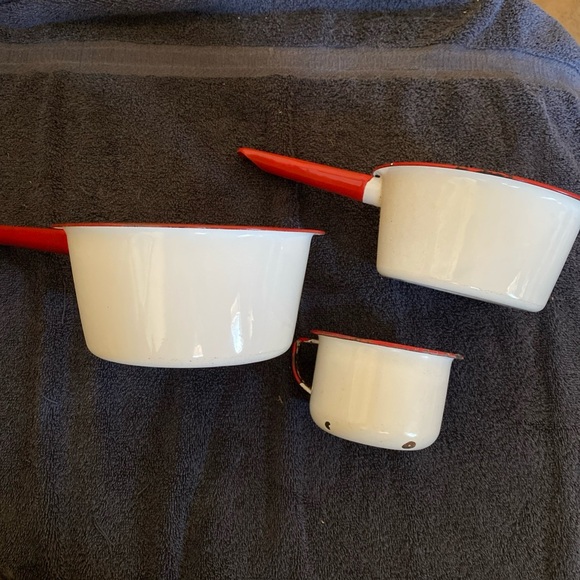 Vintage Red and White Enamelware Pan Set with cup - Picture 2 of 4